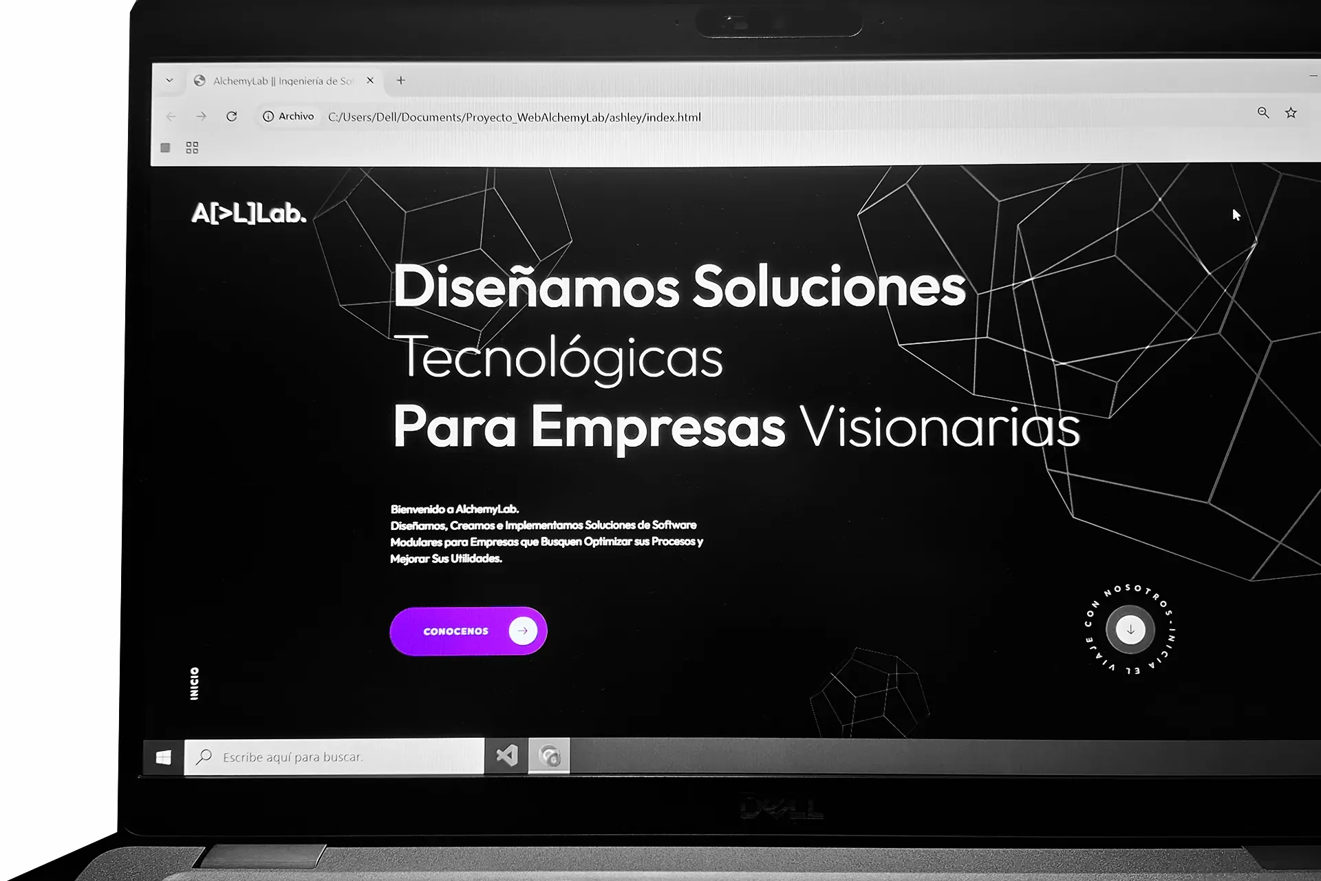 Equipo de desarrollo de software de AlchemyLab trabajando en soluciones tecnológicas